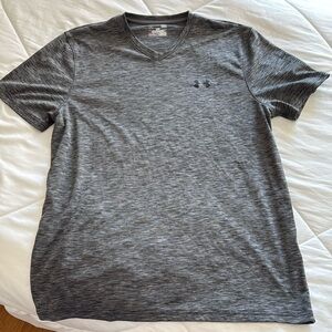 Under Armour Men’s Gray T-Shirt

V-Neck. Excellent condition!